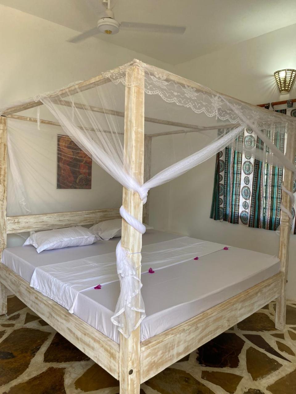 Bed and Breakfast Red Land House Watamu Exterior foto